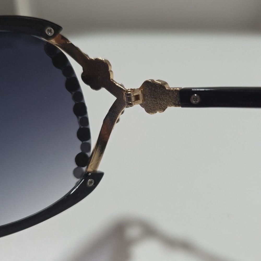 Oversized Black Rhinestone Sunglasses‎ with Gold Rose Side Detail – Glam Fashion - Picture 7 of 10